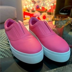 Charlotte Stone Pink Leather sneakers size 8